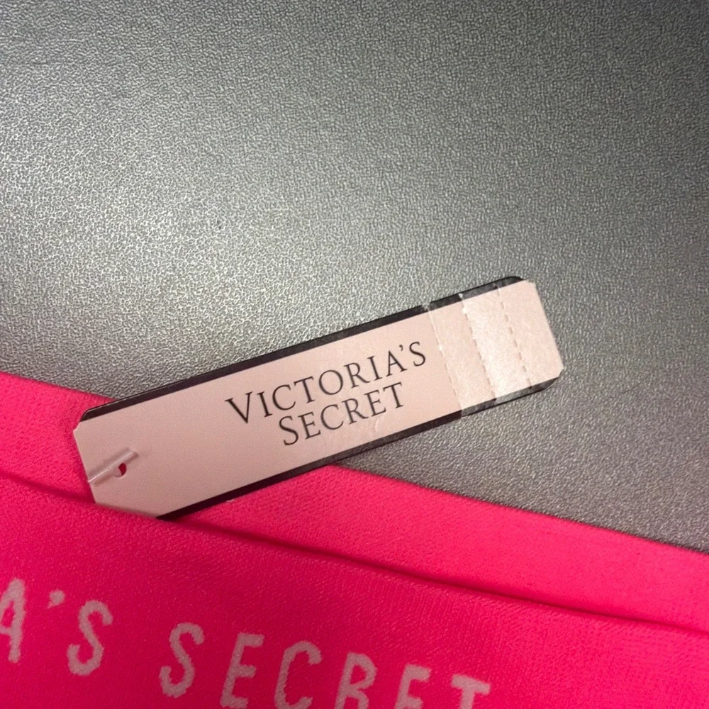 NWT Victorias Secret Seamless Bikini Panty Hot Pink Logo Waistband Medium